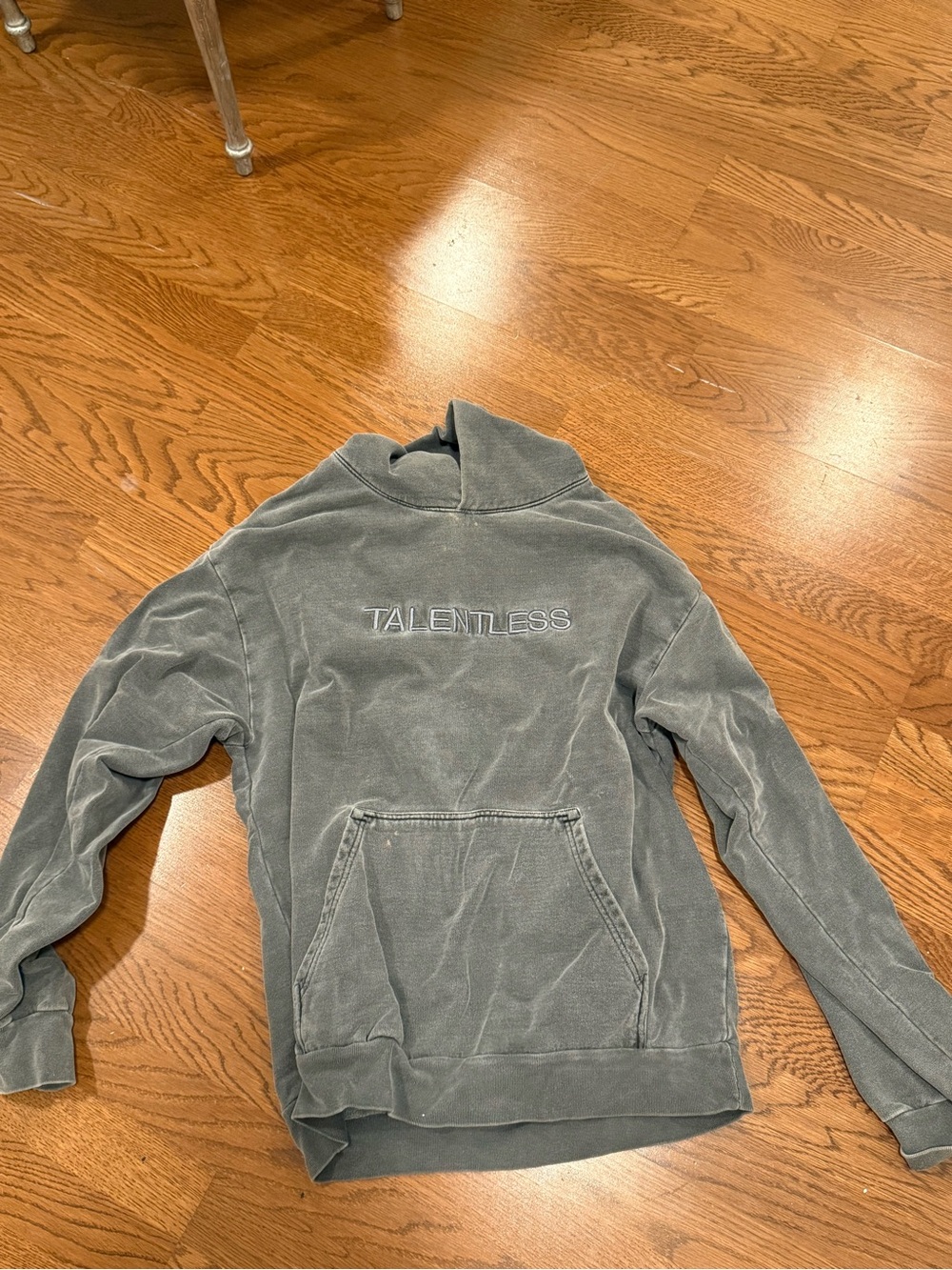 TALENTLESS Washed Crewneck Sweatshirt - Gray